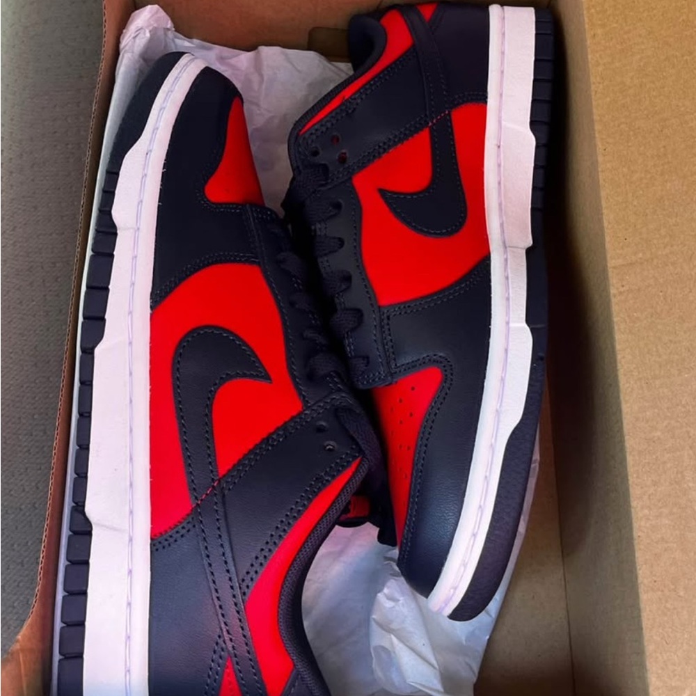 Nike Men's Bold Red and Black Sneakers